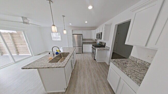 Building Photo - "3-Bed Oasis with 2.5 Baths and 1,884 Sq Ft of Comfort in Clinton Township!"