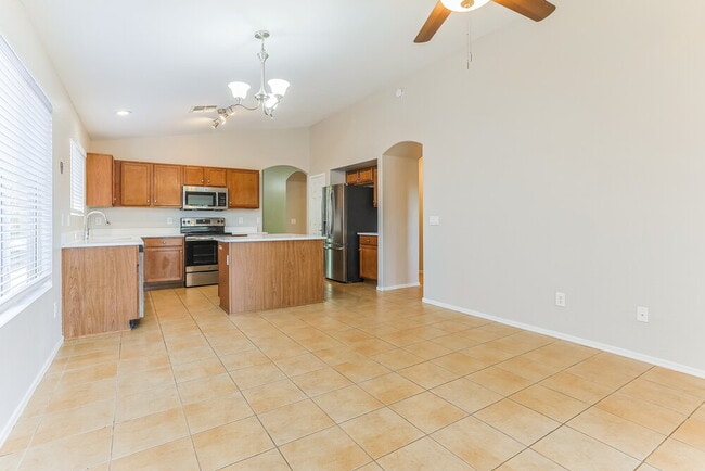 Building Photo - 1465 E Rolls Rd