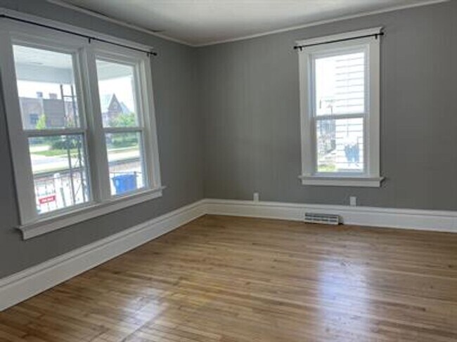 Building Photo - 312 Broad St