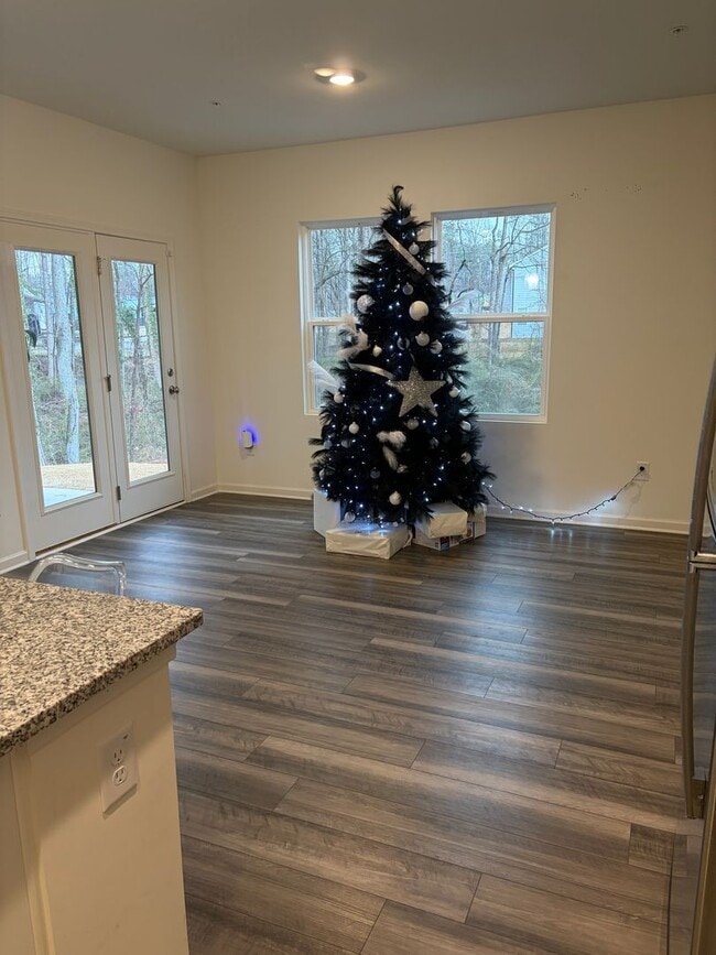 Building Photo - End-Unit Townhouse