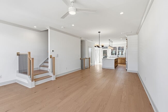 Building Photo - Luxurious 3BD, 3.5BA Chapel Hill Townhome with Modern Features Near Shopping, Dining, and Enterta...