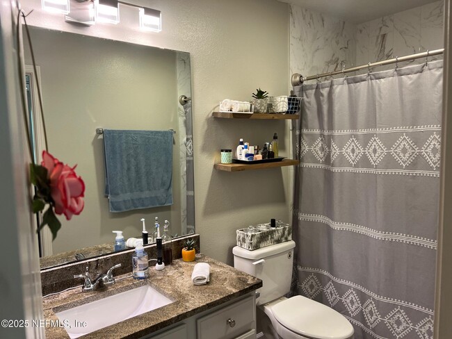 Building Photo - 385 Scrub Jay Dr