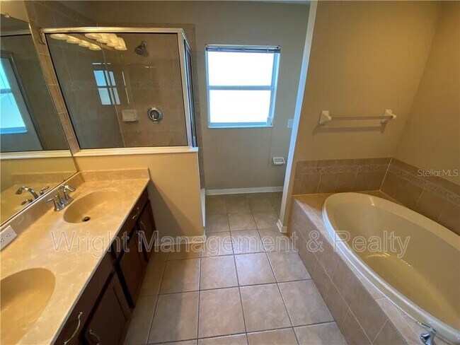 Building Photo - 7843 Foxgrove Dr