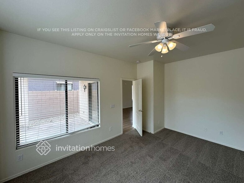 Building Photo - 2213 W Carolina Dr