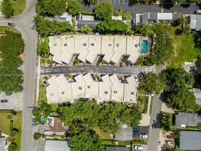 Building Photo - 2927 SW 18th Terrace
