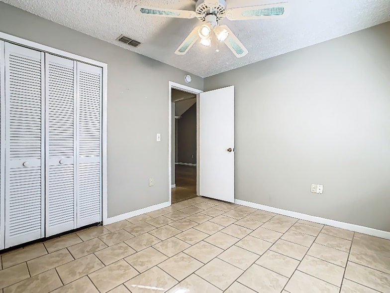 Building Photo - 1015 Harden Ct