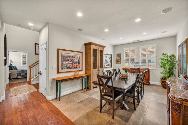 Building Photo - FULLY FURNISHED home with all utilities included and flexible lease options available.