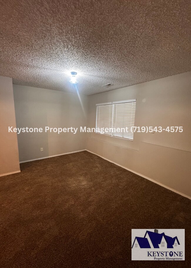 Building Photo - 603 W Routt Ave