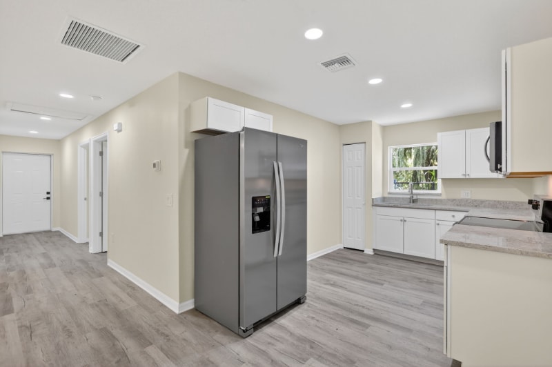 Building Photo - 916 23rd St E