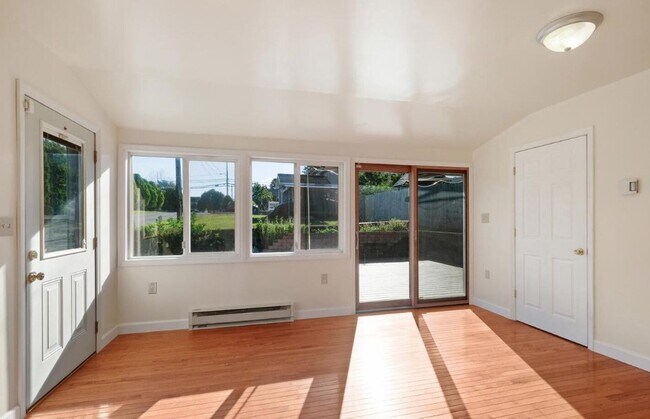 Building Photo - Charming Single Family for Lease