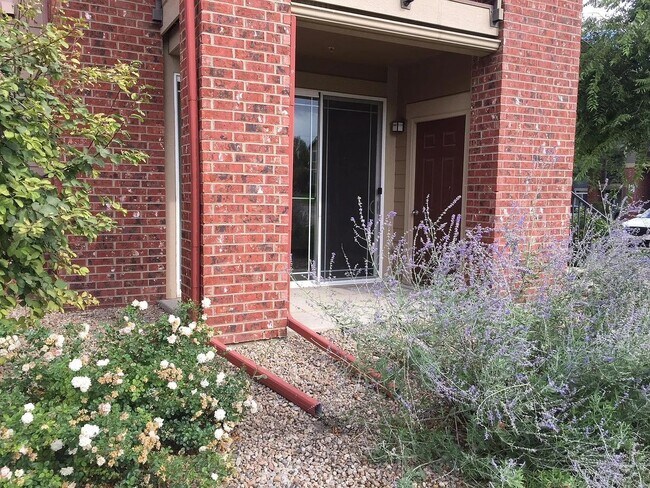 Building Photo - Beautiful 2 Bed, 2 Bath Condo in Great Location!