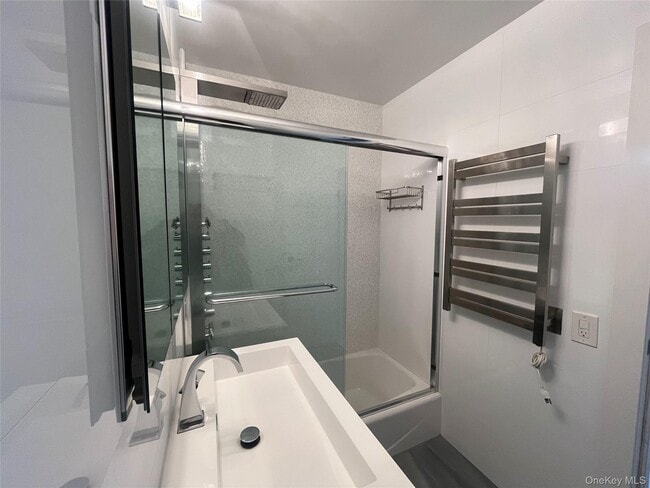 Building Photo - 666 Pelham Rd