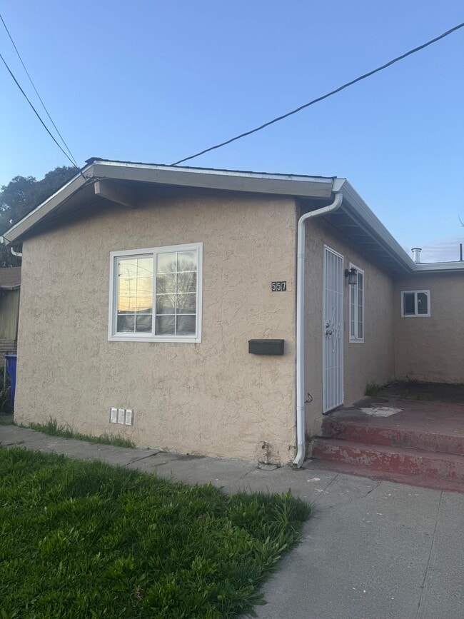 Primary Photo - 557 Silver Ave