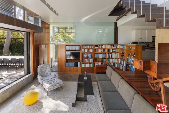 Building Photo - 615 Woodlawn Ave