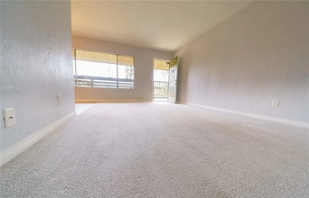 Building Photo - WELL MAINTAINED CONDO AT CREEKSIDE VILLAGE!
