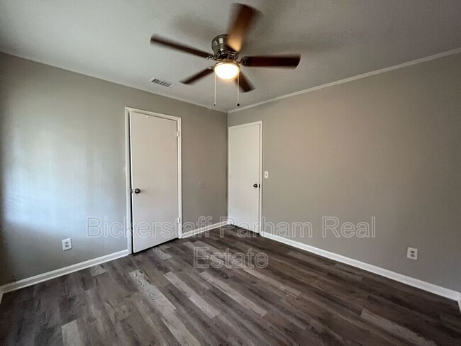 Building Photo - 2300 Welch Dr