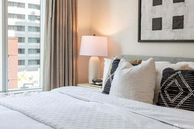 Building Photo - 301 Main St