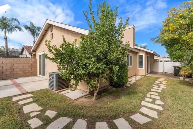 Building Photo - Bright Single Story Home with Open Layout and Private Yard