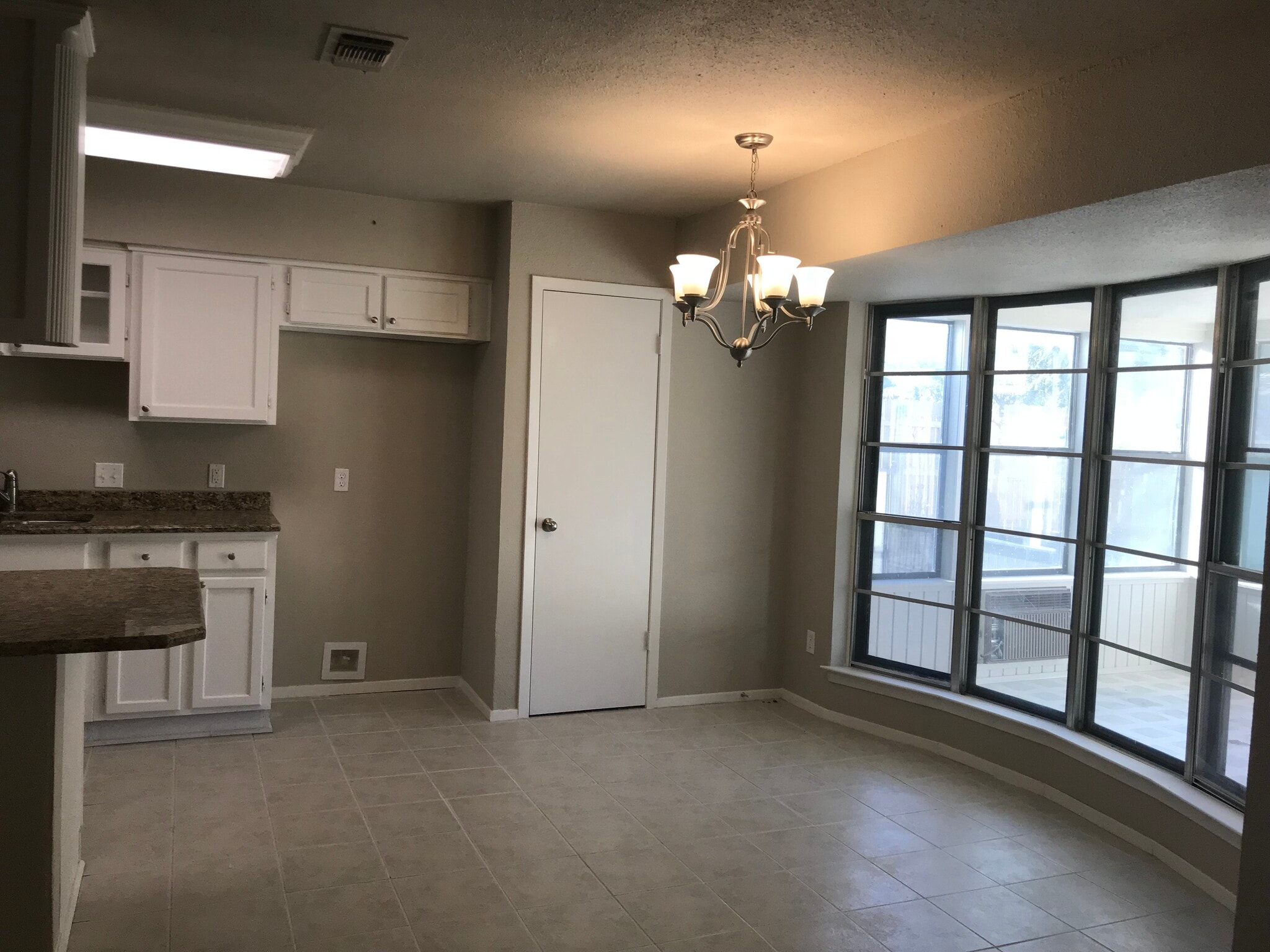 Breakfast Nook & Pantry - 516 Mustang Drive