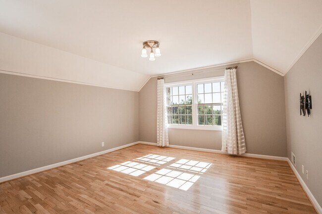 Building Photo - 4527 SW 29th Ave