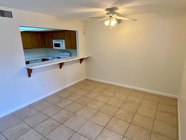 Building Photo - MOVE IN SPECIAL! 50% OFF FEBRUARY RENT! 2 ...