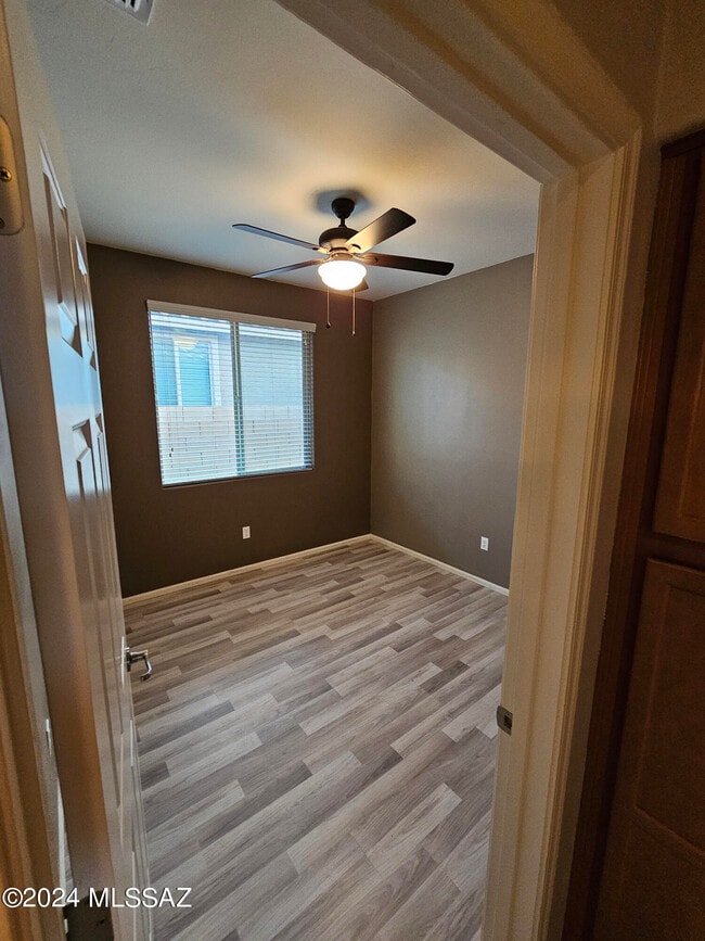 Building Photo - 6652 W Fishermans Dr