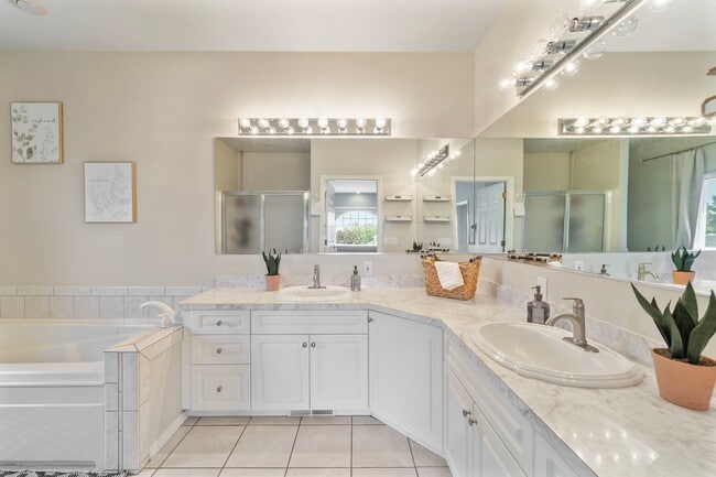 Building Photo - 4949 Rau Ln