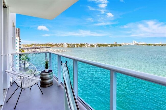 Building Photo - 7501 E Treasure Dr