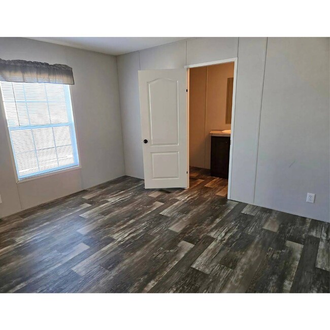 Building Photo - 1707 Tarte St