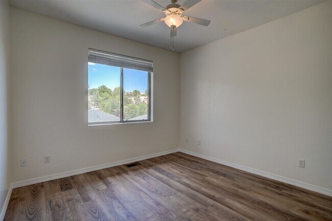 Building Photo - Large 4 bed, 3 bath home in Prescott for R...