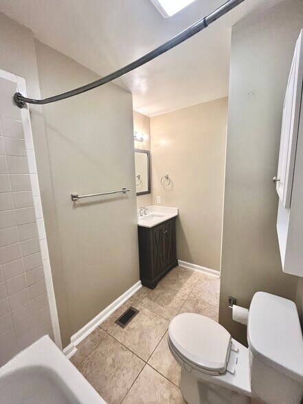 Building Photo - 3117 Debra Blvd