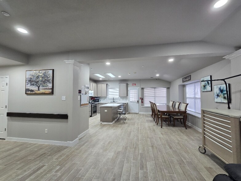 Building Photo - 1228 Sandwick Dr