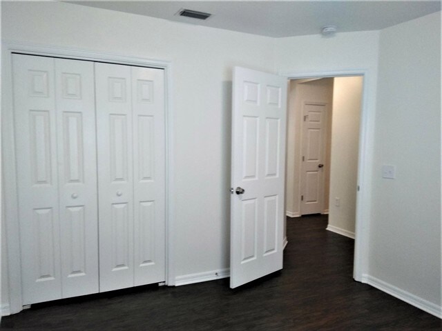 Building Photo - 1443 Baythorn Dr
