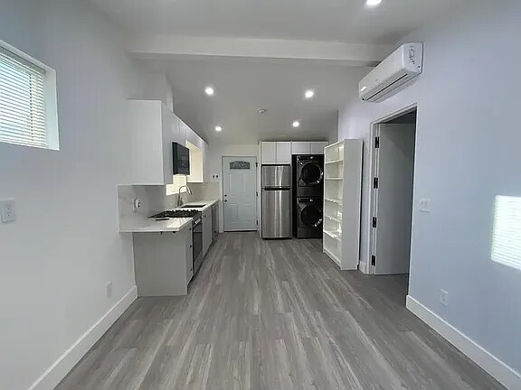 Building Photo - 6546 Bobbyboyar Ave