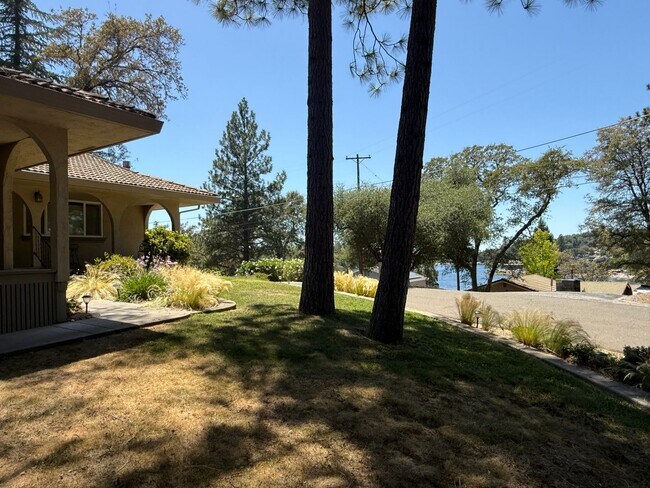 Building Photo - 23799 Woodhaven Pl