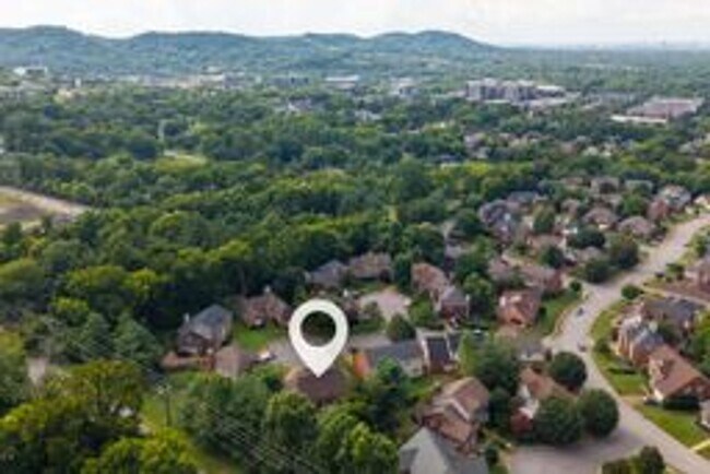 Building Photo - Beautiful Brentwood Home with Inground Pool on Quiet Cul-de-Sac