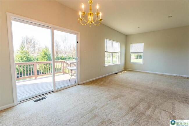 Building Photo - 955 King Way