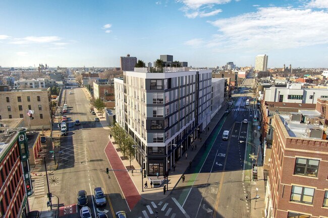 Building Photo - 1122 W Chicago Ave
