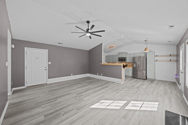 Building Photo - 335 Tall Pine Rd