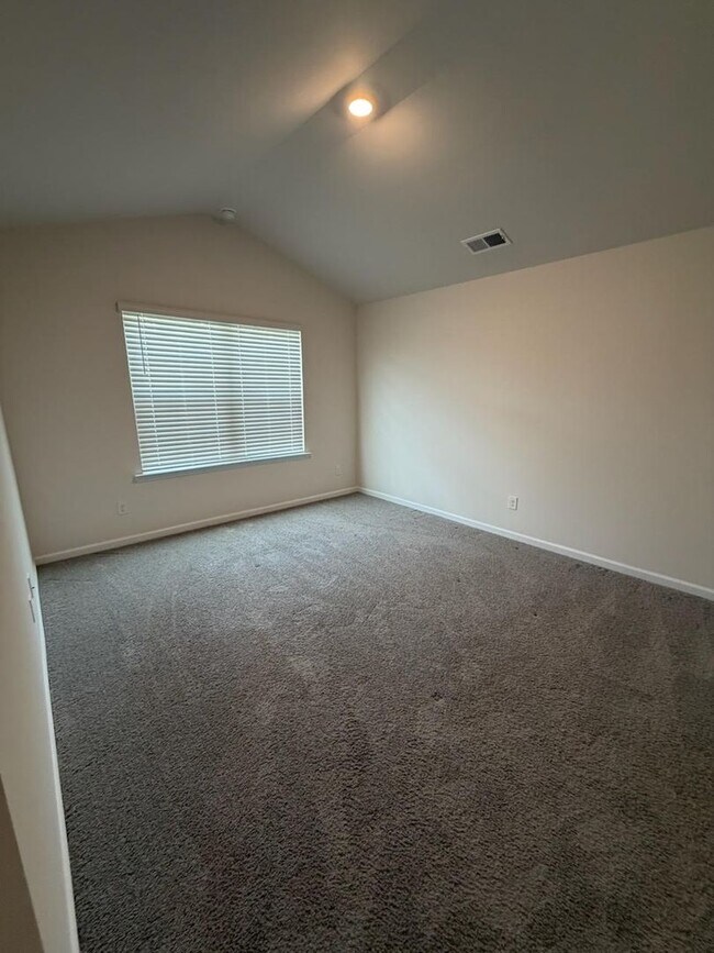 Building Photo - Brand new 3 bedroom townhome available for immediate move in!