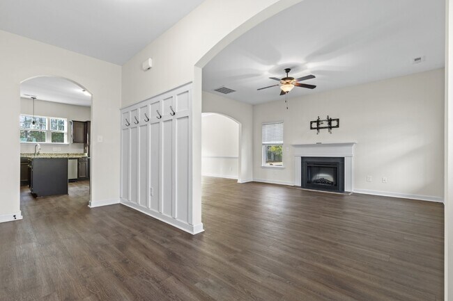 Building Photo - Evans Crossing