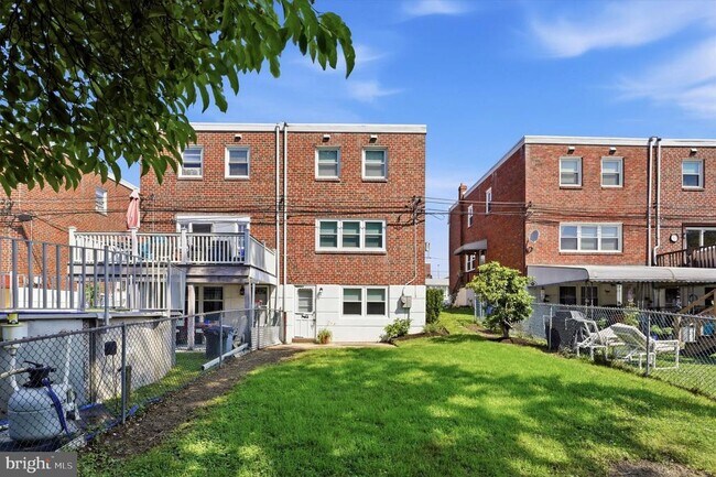 Building Photo - 668 Renz St