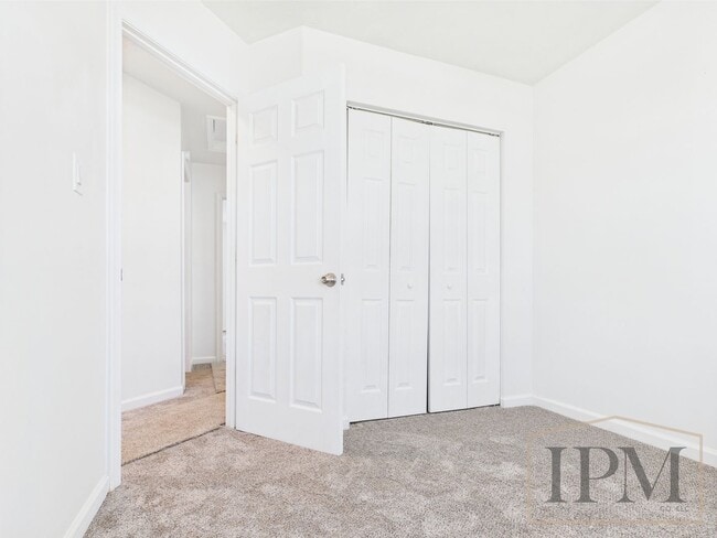 Building Photo - Newly Renovated!  3 bedrooms, 2 full baths...
