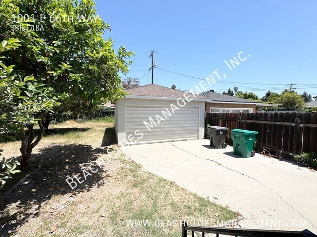 Building Photo - 1001 E 66th Way