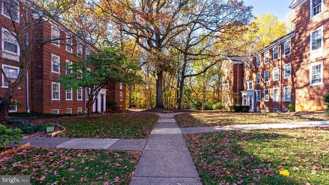 Building Photo - 3400 39th St NW