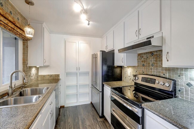 Building Photo - 39191 Argonaut Way