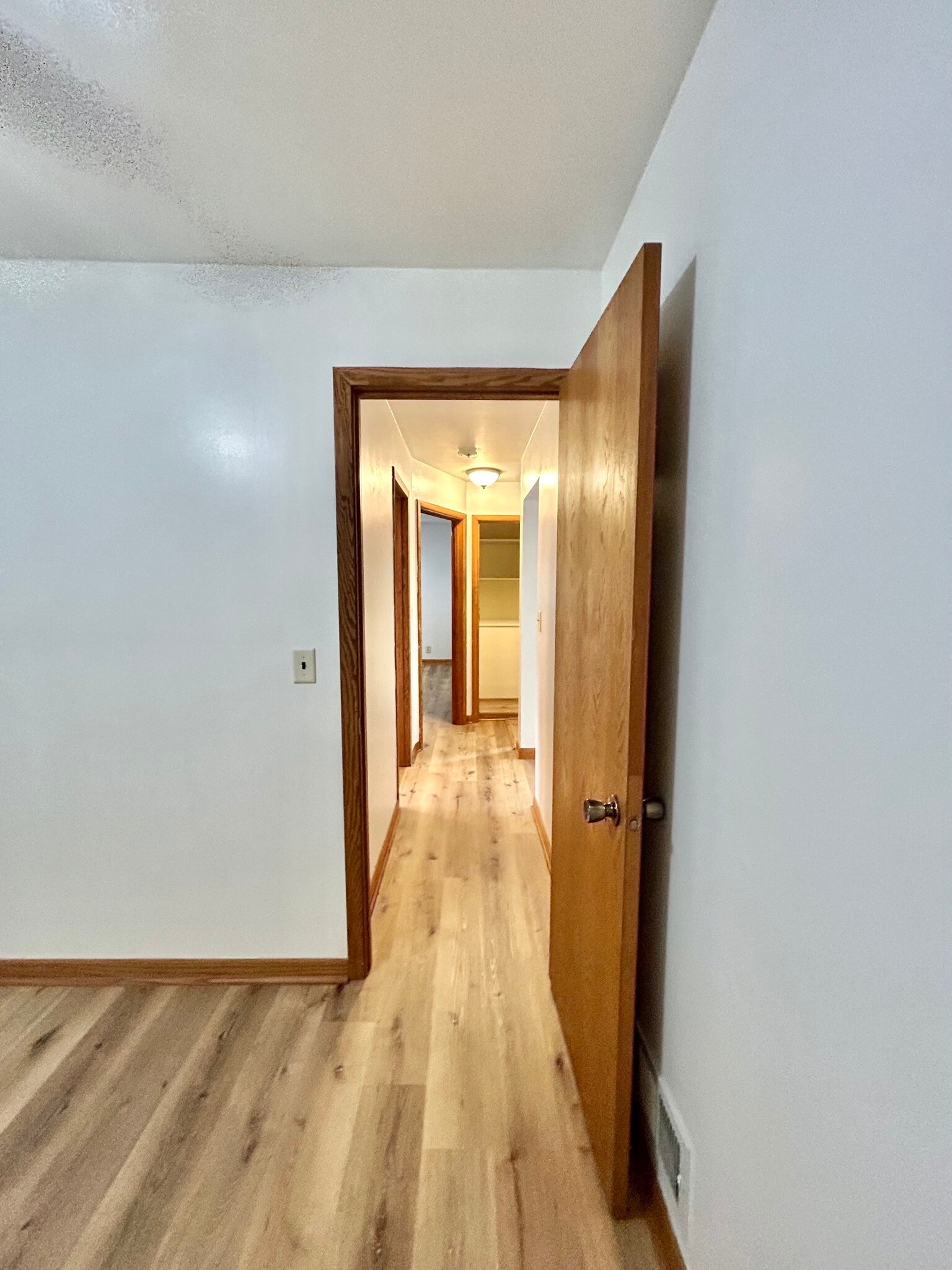 Building Photo - 617 S 6th Ave