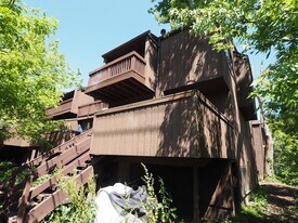 Building Photo - 2134 S Walnut St