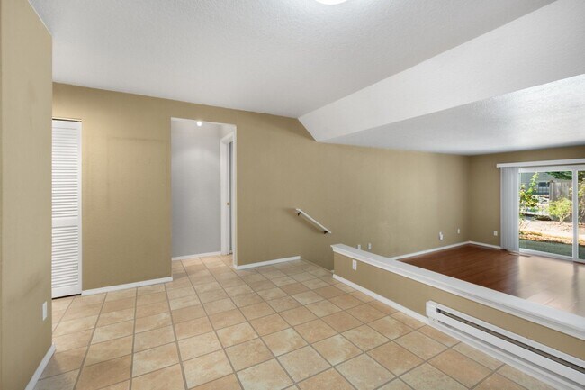 Building Photo - 4202 Factoria Blvd SE
