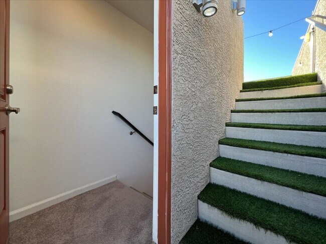 Building Photo - MOVE-IN SPECIAL! 1/2 OFF 1ST MONTHS RENT OAC!